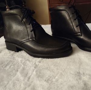 Field Plain Toe Chukka Boot